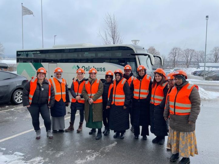Foto: Deltagere i klassen 1HOE på besøk på Harldrud gjenvinningsstasjon Deltagere i klassen 1HOE på besøk på Harldrud gjenvinningsstasjon